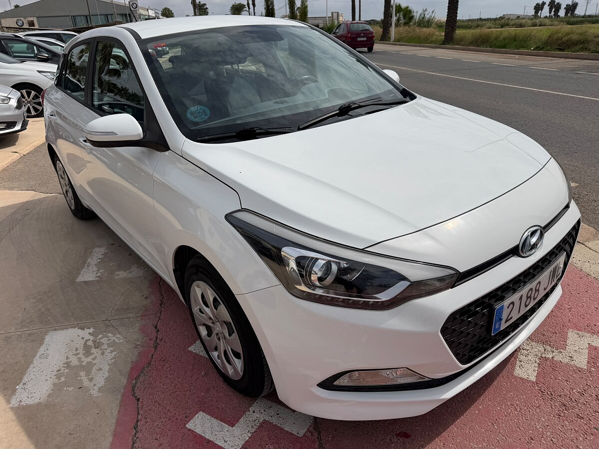 HYUNDAI I20 ACTIVE 1.2 PETROL SPANISH LHD IN SPAIN ONLY 21000 MILES SUPERB 2017